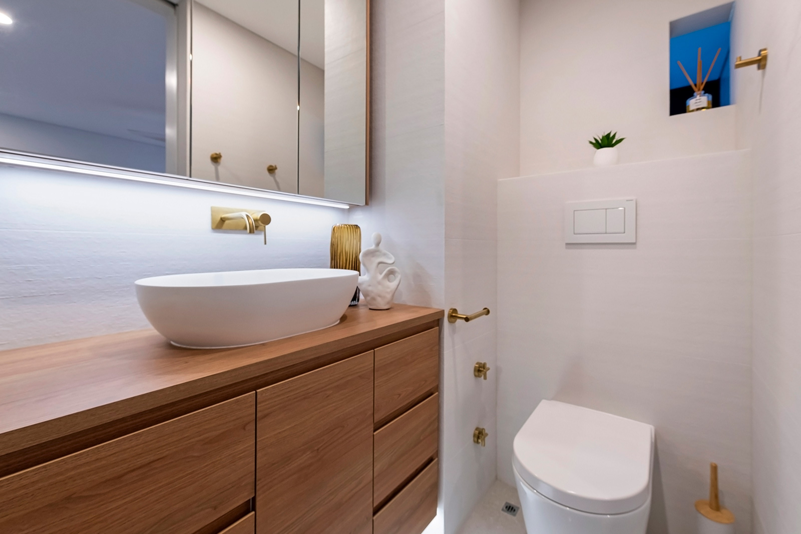 Bathroom in Crawley apartment with cabinetry designed by Studio Seventy Four