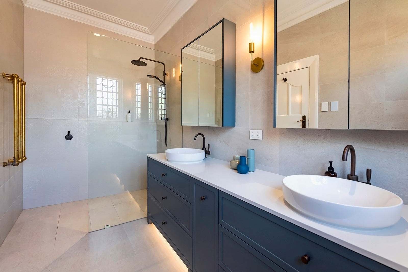 Ensuite in Costtesloe apartment with cabinetry designed by Studio Seventy Four